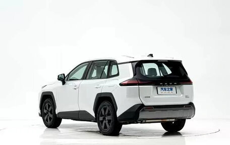 Toyota RAV4, 2026 год, 4 150 000 рублей, 2 фотография