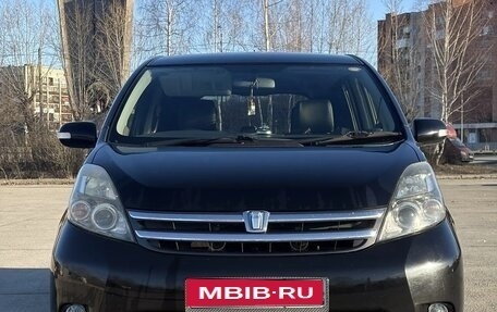 Toyota ISis I, 2013 год, 1 600 000 рублей, 1 фотография