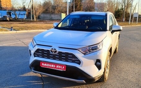 Toyota RAV4, 2021 год, 3 950 000 рублей, 1 фотография