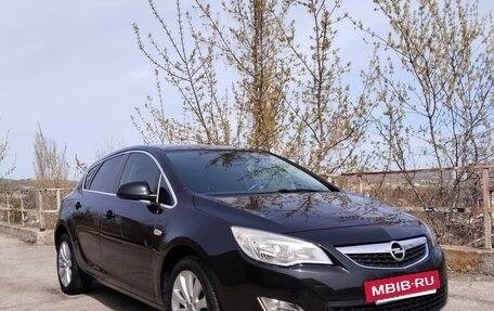 Opel Astra J, 2011 год, 1 050 000 рублей, 2 фотография
