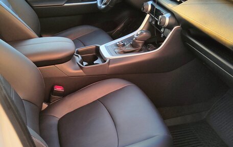 Toyota RAV4, 2021 год, 3 950 000 рублей, 13 фотография