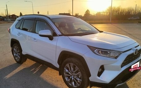 Toyota RAV4, 2021 год, 3 950 000 рублей, 4 фотография