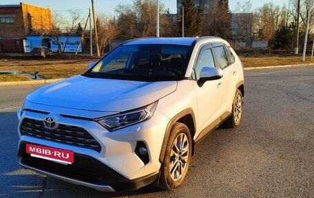 Toyota RAV4, 2021 год, 3 950 000 рублей, 2 фотография