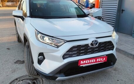 Toyota RAV4, 2021 год, 3 950 000 рублей, 9 фотография