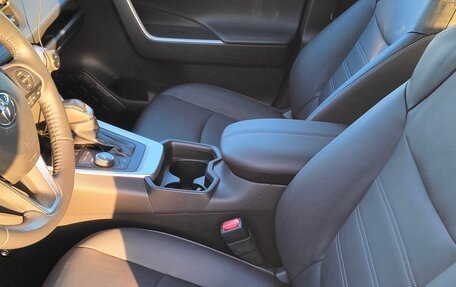 Toyota RAV4, 2021 год, 3 950 000 рублей, 19 фотография