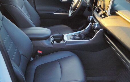 Toyota RAV4, 2021 год, 3 950 000 рублей, 23 фотография