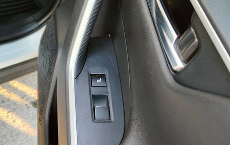 Toyota RAV4, 2021 год, 3 950 000 рублей, 24 фотография