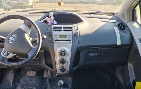 Toyota Yaris III рестайлинг, 2008 год, 500 000 рублей, 6 фотография