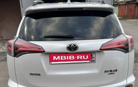 Toyota RAV4, 2018 год, 2 350 000 рублей, 2 фотография