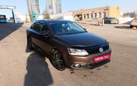Volkswagen Jetta VI, 2014 год, 999 000 рублей, 3 фотография