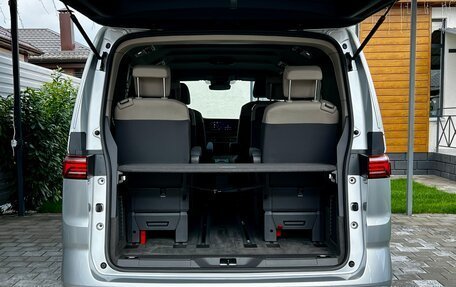 Volkswagen Multivan, 2022 год, 4 550 000 рублей, 10 фотография