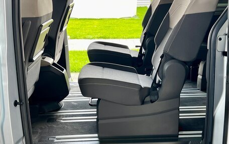 Volkswagen Multivan, 2022 год, 4 550 000 рублей, 14 фотография