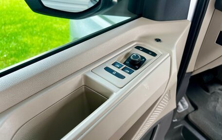 Volkswagen Multivan, 2022 год, 4 550 000 рублей, 16 фотография