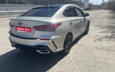 Hyundai Solaris II рестайлинг, 2018 год, 650 000 рублей, 5 фотография