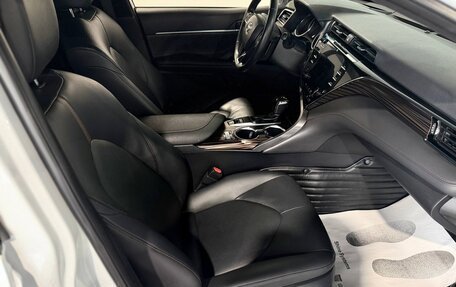 Toyota Camry, 2018 год, 2 800 000 рублей, 34 фотография