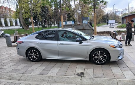 Toyota Camry, 2020 год, 2 200 000 рублей, 3 фотография