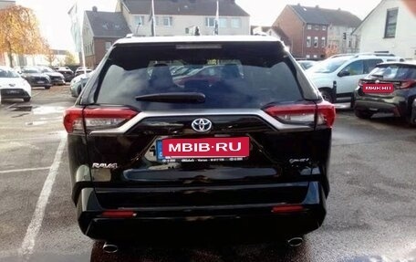 Toyota RAV4, 2025 год, 4 200 000 рублей, 3 фотография