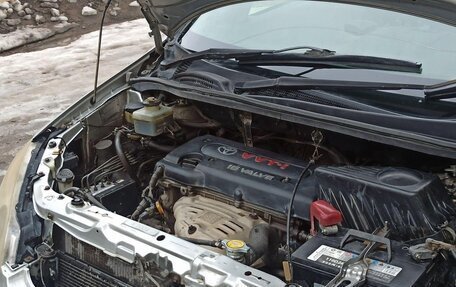 Toyota Ipsum II, 2001 год, 650 000 рублей, 12 фотография