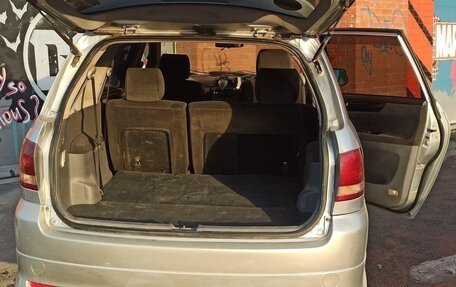 Toyota Ipsum II, 2001 год, 650 000 рублей, 15 фотография