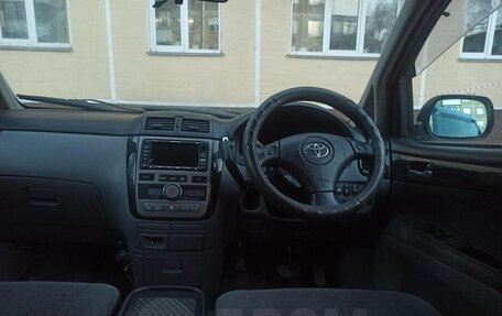 Toyota Ipsum II, 2001 год, 650 000 рублей, 19 фотография