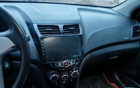 Hyundai Solaris II рестайлинг, 2011 год, 300 000 рублей, 6 фотография