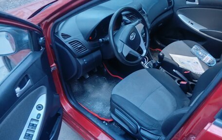 Hyundai Solaris II рестайлинг, 2011 год, 300 000 рублей, 5 фотография