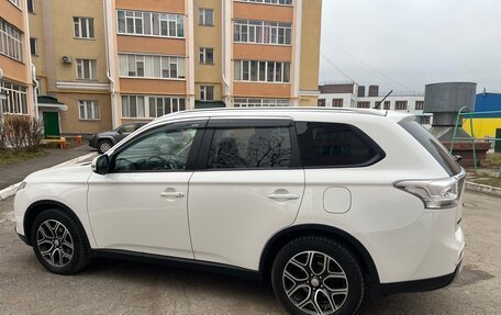 Mitsubishi Outlander III рестайлинг 3, 2014 год, 1 540 000 рублей, 3 фотография