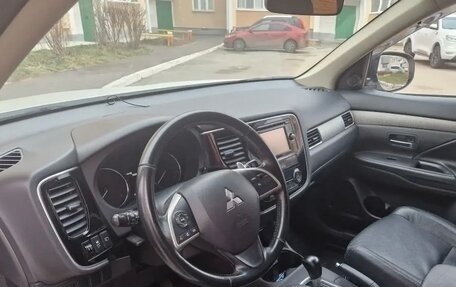 Mitsubishi Outlander III рестайлинг 3, 2014 год, 1 540 000 рублей, 7 фотография