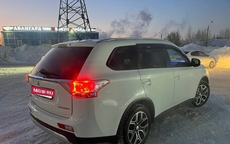 Mitsubishi Outlander III рестайлинг 3, 2014 год, 1 540 000 рублей, 6 фотография