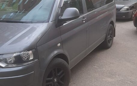 Volkswagen Caravelle T5, 2014 год, 2 800 000 рублей, 2 фотография