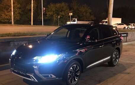 Mitsubishi Outlander III рестайлинг 3, 2021 год, 3 500 000 рублей, 1 фотография