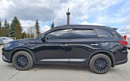 Mitsubishi Outlander III рестайлинг 3, 2021 год, 3 500 000 рублей, 3 фотография