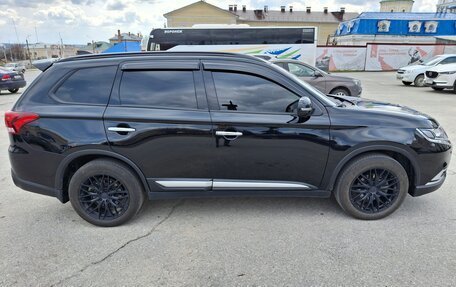 Mitsubishi Outlander III рестайлинг 3, 2021 год, 3 500 000 рублей, 8 фотография