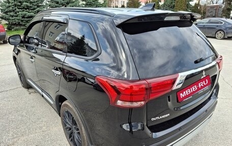 Mitsubishi Outlander III рестайлинг 3, 2021 год, 3 500 000 рублей, 4 фотография