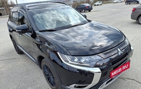 Mitsubishi Outlander III рестайлинг 3, 2021 год, 3 500 000 рублей, 9 фотография