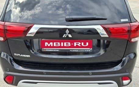 Mitsubishi Outlander III рестайлинг 3, 2021 год, 3 500 000 рублей, 6 фотография