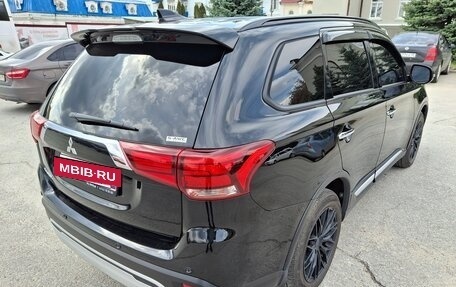 Mitsubishi Outlander III рестайлинг 3, 2021 год, 3 500 000 рублей, 7 фотография