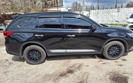 Mitsubishi Outlander III рестайлинг 3, 2021 год, 3 500 000 рублей, 15 фотография