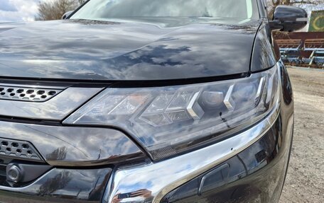 Mitsubishi Outlander III рестайлинг 3, 2021 год, 3 500 000 рублей, 18 фотография