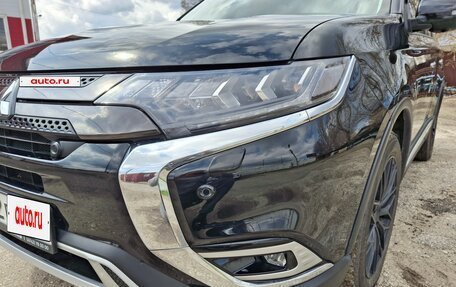 Mitsubishi Outlander III рестайлинг 3, 2021 год, 3 500 000 рублей, 19 фотография