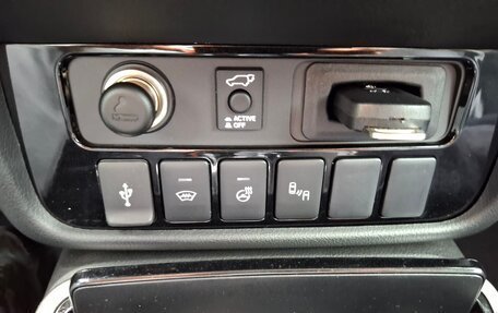 Mitsubishi Outlander III рестайлинг 3, 2021 год, 3 500 000 рублей, 24 фотография