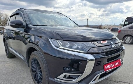 Mitsubishi Outlander III рестайлинг 3, 2021 год, 3 500 000 рублей, 13 фотография