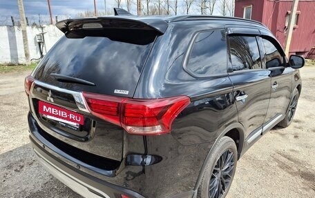 Mitsubishi Outlander III рестайлинг 3, 2021 год, 3 500 000 рублей, 16 фотография