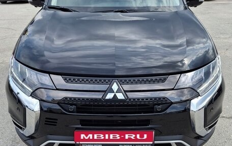 Mitsubishi Outlander III рестайлинг 3, 2021 год, 3 500 000 рублей, 12 фотография