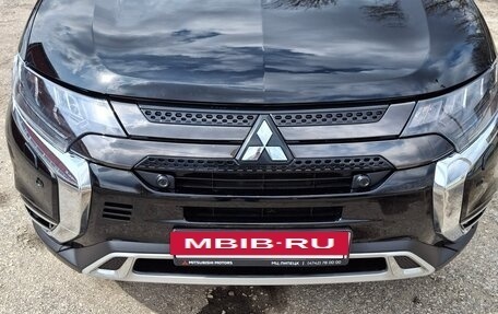 Mitsubishi Outlander III рестайлинг 3, 2021 год, 3 500 000 рублей, 20 фотография