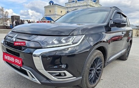 Mitsubishi Outlander III рестайлинг 3, 2021 год, 3 500 000 рублей, 14 фотография