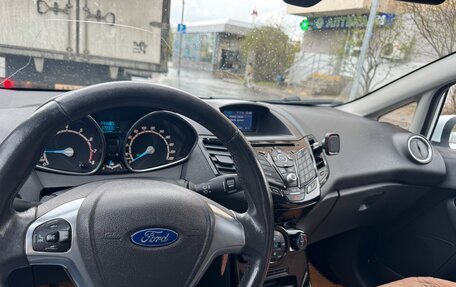 Ford Fiesta, 2015 год, 860 000 рублей, 5 фотография