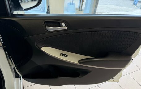 Hyundai Solaris II рестайлинг, 2015 год, 890 000 рублей, 16 фотография