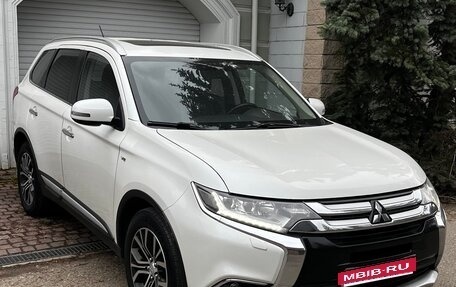 Mitsubishi Outlander III рестайлинг 3, 2015 год, 2 250 000 рублей, 1 фотография