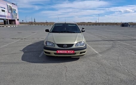 Toyota Avensis III рестайлинг, 2001 год, 189 999 рублей, 1 фотография